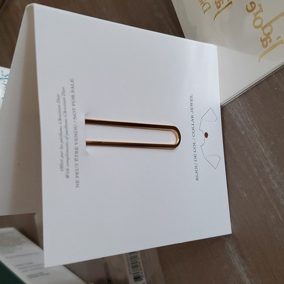 New never used DIOR J'adore bundle Dior badge/ brooch & Dior temporary tattoos - Picture 5 of 9